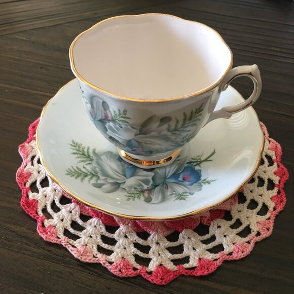 Colclough Blue and White Flowering Fern English Bone China Teacup & Sauc… - Picture 1 of 13